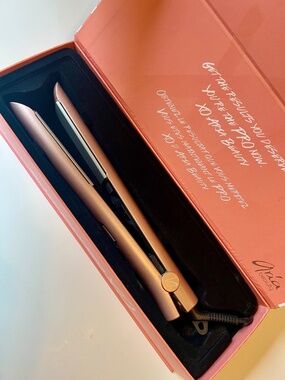 Aria Beauty XO Pro Digital Straightener Rose Gold | 450°F | Auto Shut-Off